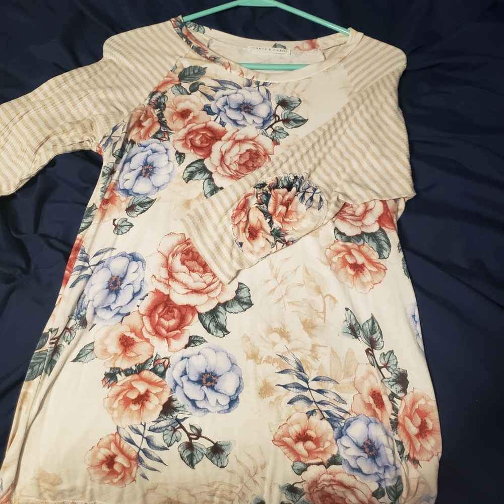 Floral top - Picture 1 of 1